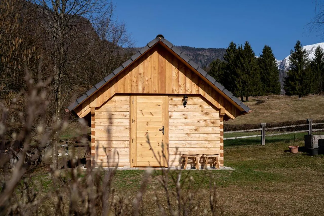 Lesena hiška s savno